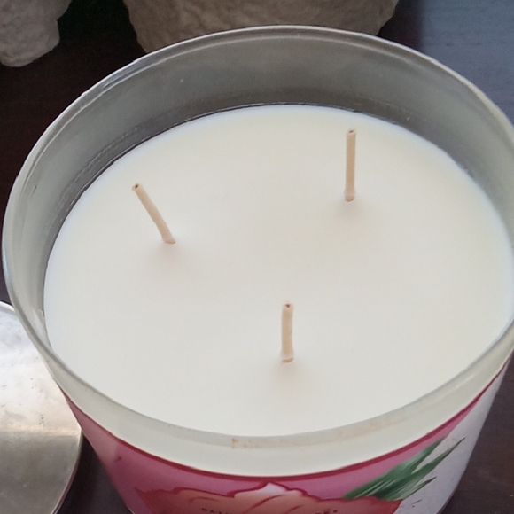 Toasted Coconut Cupcake Candle - Picture 2 of 3